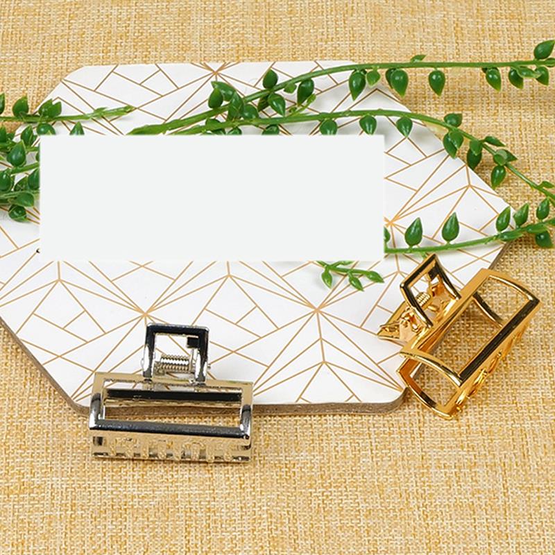 Pinza 8 cm. rectangular metálica